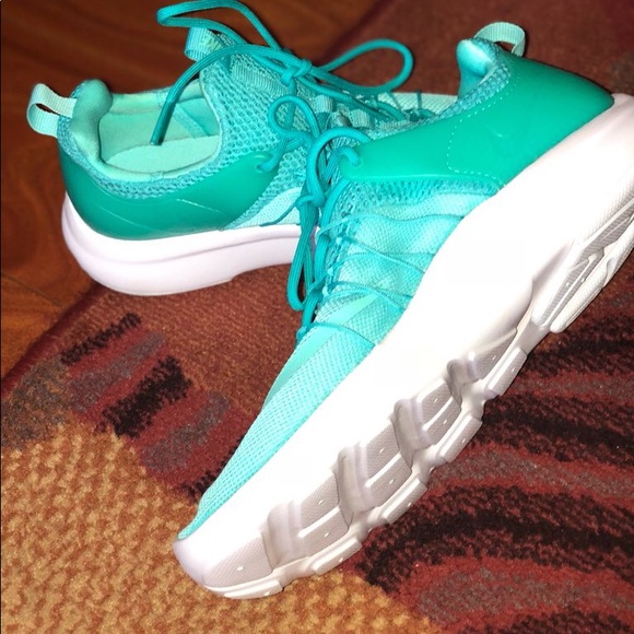 🌸🌸SOLD🌸🌸Turquoise Nike - Picture 6 of 8